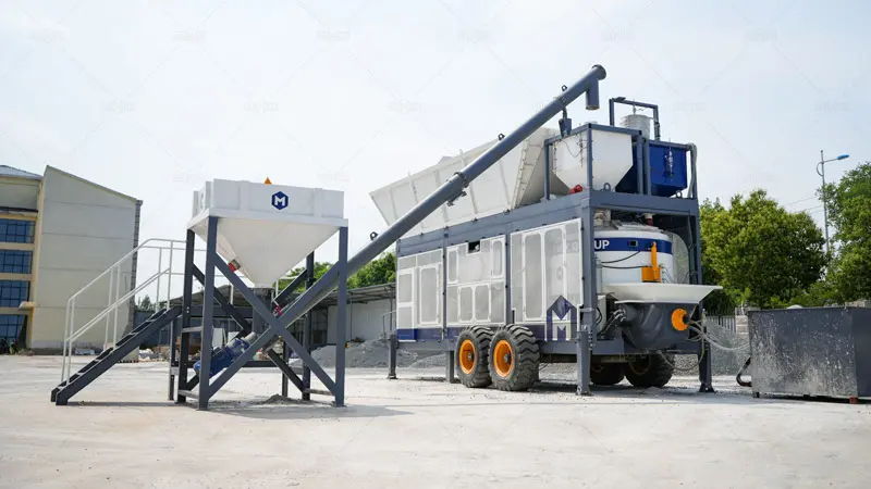 AJP40 Planta de Concreto Móvil con Bomba de AIMIX es compacta e ideal para diversos proyectos de construcción de pequeña escala.